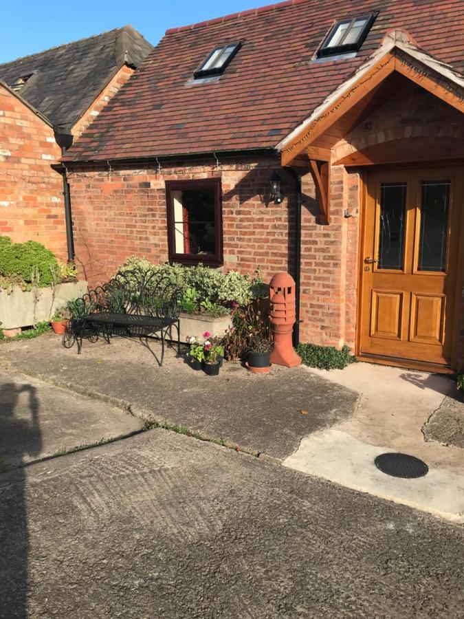 Nuneaton - Cottage - Sleeps 2 - Parking - Garden エクステリア 写真